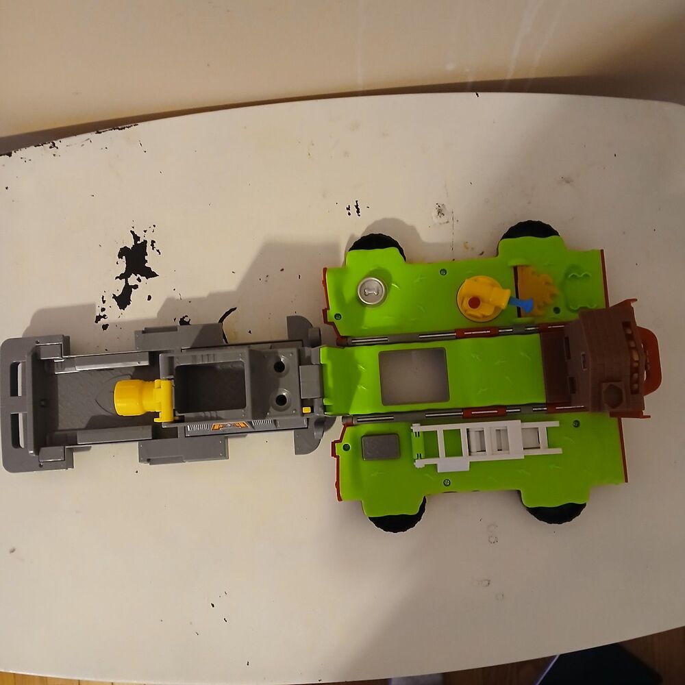 Paw Patrol Marshall's Red Ride N Rescue Transforming 2-in-1 Playset & Fire Truck - Picture 4 of 9